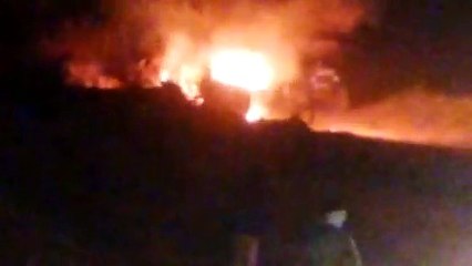 चलती गाड़ी में लगी आग बाल बाल बचे मां बेटे सहित पोती