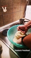 Αλέξης Γεωργούλης: Κορίτσια, δείτε τον να ζυμώνει ψωμί και... θα πάθετε πλάκα!