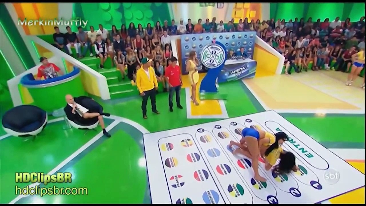 HOT BRAZILIAN GIRLS PLAY TWISTER