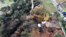 İZMİR - (Drone)  Sel sularına kapılan araçtaki 5 kişiden ikisi kayboldu