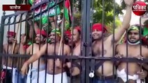 सपाइयों ने अर्धनग्न होकर किया प्रदर्शन, हुई गिरफ्तारी