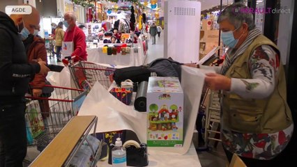 Le secours populaire en campagne de Noël à Hyper U Agde