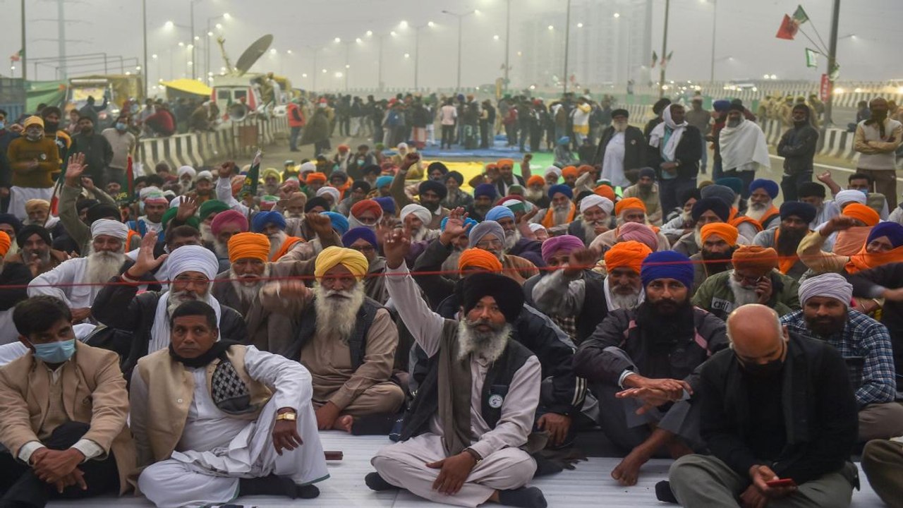 Farmers’ protest:Day of hunger strike and road blockade