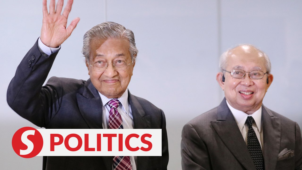 Political leaders need to develop the country, not pursuing party or self-interest, says Dr M