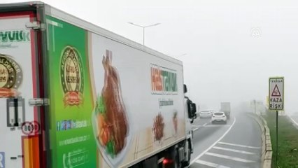 İSTANBUL - Yoğun sis trafiği olumsuz etkiliyor