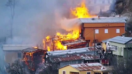 Rize’de korkutan yangın! Çok sayıda ev yandı