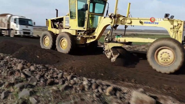 Vali Karaloğlu talimat verdi, Diyarbakır’da kırsal mahallelerde yapılmadık yol kalmadı- Hizmetle tanışan kırsal mahallele...