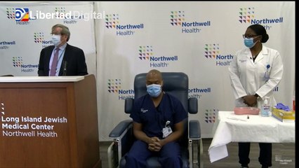 Una enfermera de Queens ha sido la primera estadounidense en ser vacunada con la vacuna de Pfizer