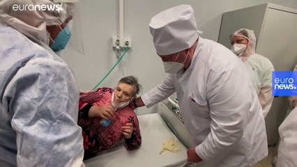 Belarus lideri Lukaşenko Covid-19 hastası kendisini tanımayınca maskesini çıkardı