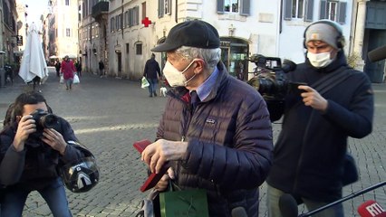 Ιταλοί λόγιοι επιστρέφουν το μετάλλιο της Λεγεώνας της Τιμής