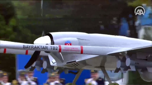Zafer Geçidi Töreninde Bayraktar TB2 SİHA'lar sergilendi