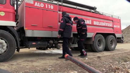 KASTAMONU - Kuraklık nedeniyle balıklar ölmesin diye gölete su taşıyorlar