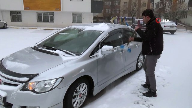 Kar yağışı Erzurum’u beyaza bürüdü