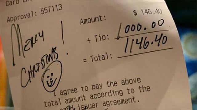 Christmas के लिए Restaurant Waiters के लिए शख्स छोड़ गया इतनी बड़ी Tip | Boldsky