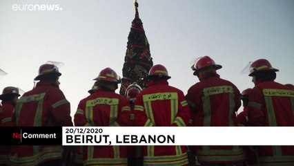 شاهد: إضاءة الفوانيس في بيروت تكريماً ضحايا الإنفجار المدمّر
