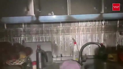 Tres intoxicados en el incendio de un chalé en Humanes