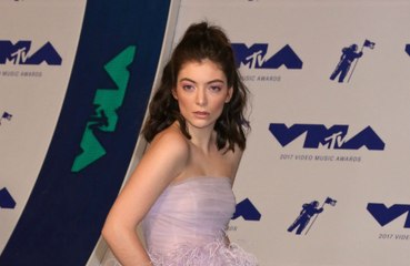 Lorde returns to onion ring Instagram account: 'Some things are too good to let the Internet spoil'