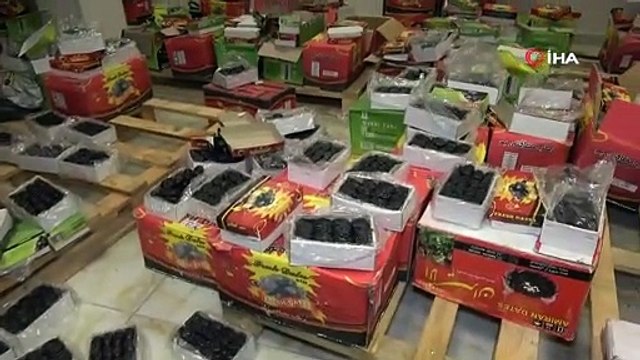 1,5 ton bozulmuş hurma yakalandı, sahibi yiyerek bozuk olmadığına inandırmaya çalıştı