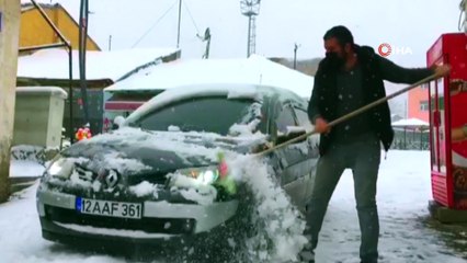 - Bingöl’de kar yağışı etkili oldu, keyfini yine çocuklar çıkardı