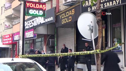 Silahı zanlıların elinden alıp kovaladı... Kar maskeli soygun girişimi kamerada: 1 ölü