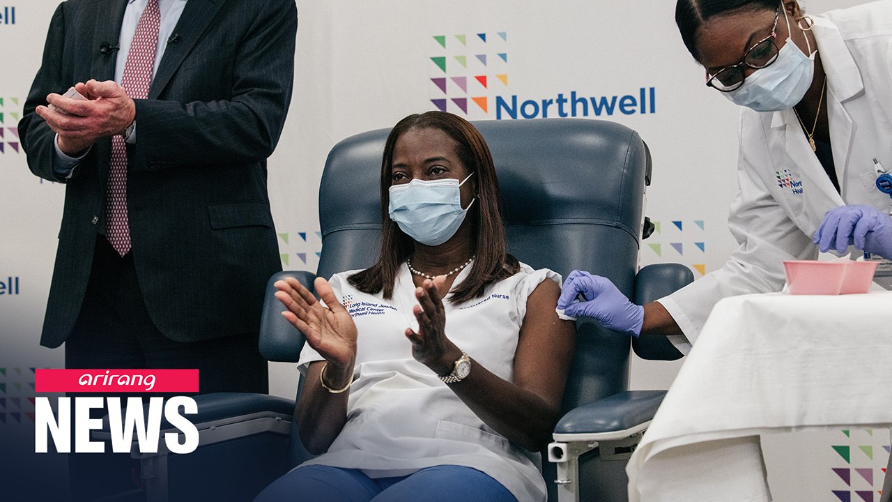U.S. begins vaccine roll out with N.Y. nurse first to receive vaccination