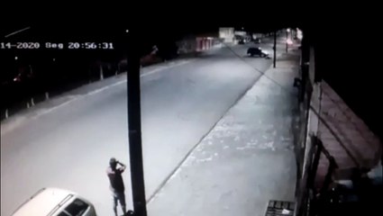 Acidente no Tarumã é registrado por câmera de segurança