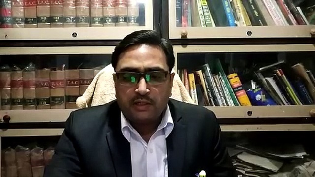 बॉलीवुड अभिनेता सैफ अली खां व डायरेक्टर ओम रावत के खिलाफ हुआ केस
