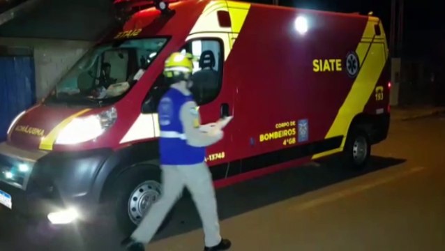 Homem fere a mão ao cair no banheiro e é atendido pelos socorristas no Interlagos