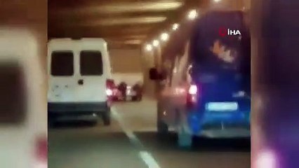 Bisikletli gençlerin tehlikeli yolculuğu