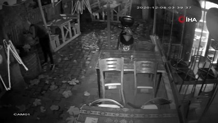 Heyecandan ağzı kuruyan hırsız süs havuzundan su içti, sonra çaldı