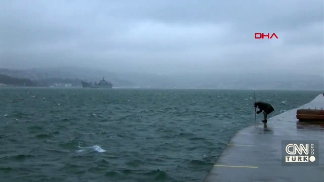 Rus savaş gemileri Boğaz'dan geçti | Video