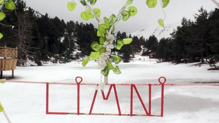 GÜMÜŞHANE - Yüzeyi buz tutan Limni Gölü, pandemide de ilgi görüyor