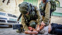 الاحتلال يستخدم سياسة تعذيب الأطفال الفلسطينيين أثناء التحقيق