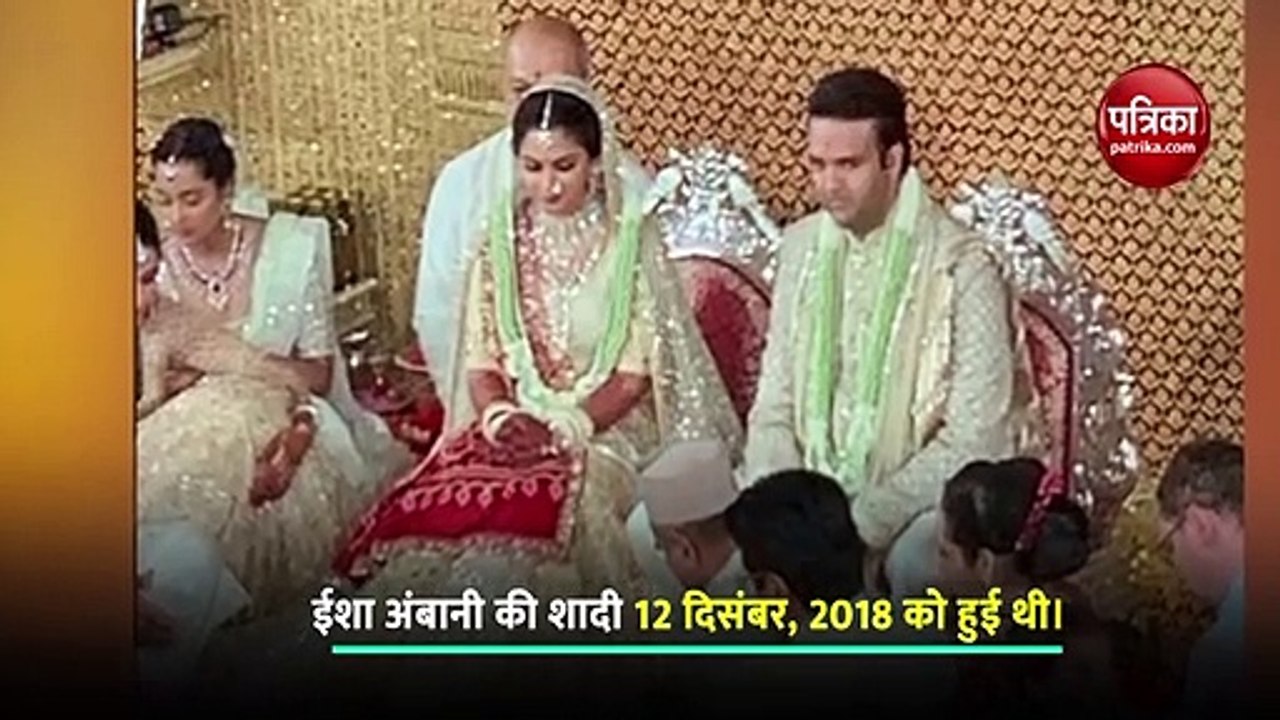 90 करोड़ का लहंगा पहन खूबसूरत लग रही थी ईशा अंब...