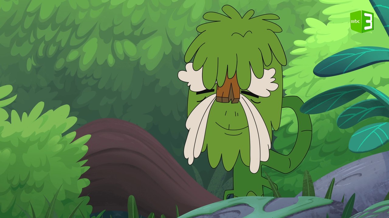 الأب يصنع بيت فوق الشجرة والسبب..