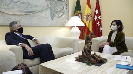 Ayuso se reúne con el embajador de Portugal en España