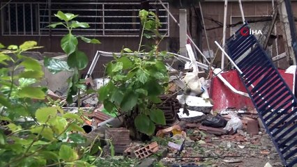 Avcılar'da 5 katlı binanın balkonları çöktü