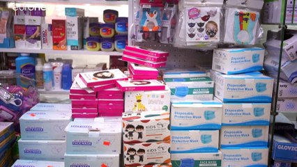 شاهد: الأزمة الاقتصادية تجبر العراقيين على إلغاء الكمامات من أولوياتهم