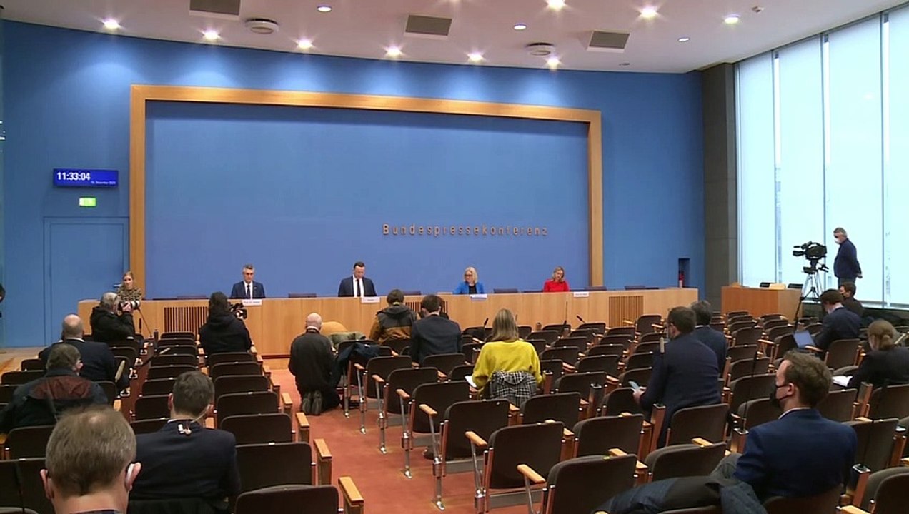 Spahn: 'Zum Jahreswechsel wollen wir mit dem Impfen beginnen'