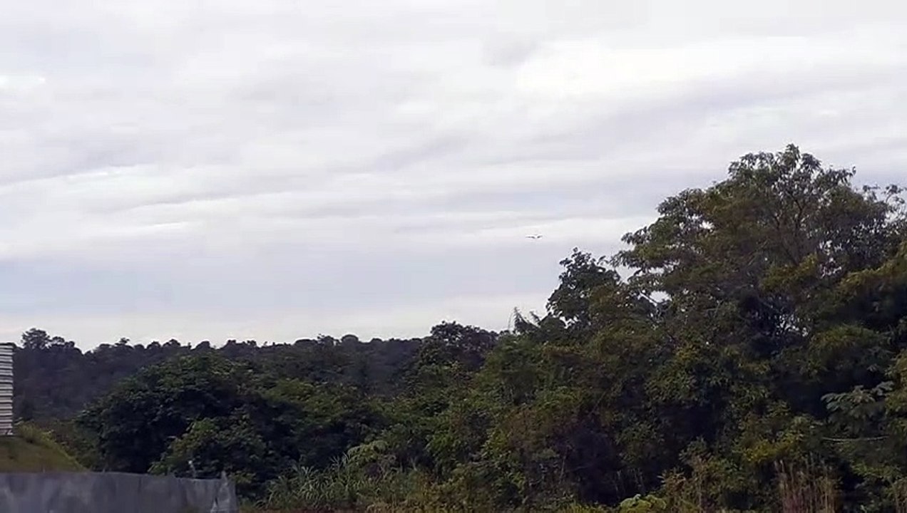 Embraer 195 PR-AUF na aproximação final antes de pousar em Manaus vindo de Belém do Pará