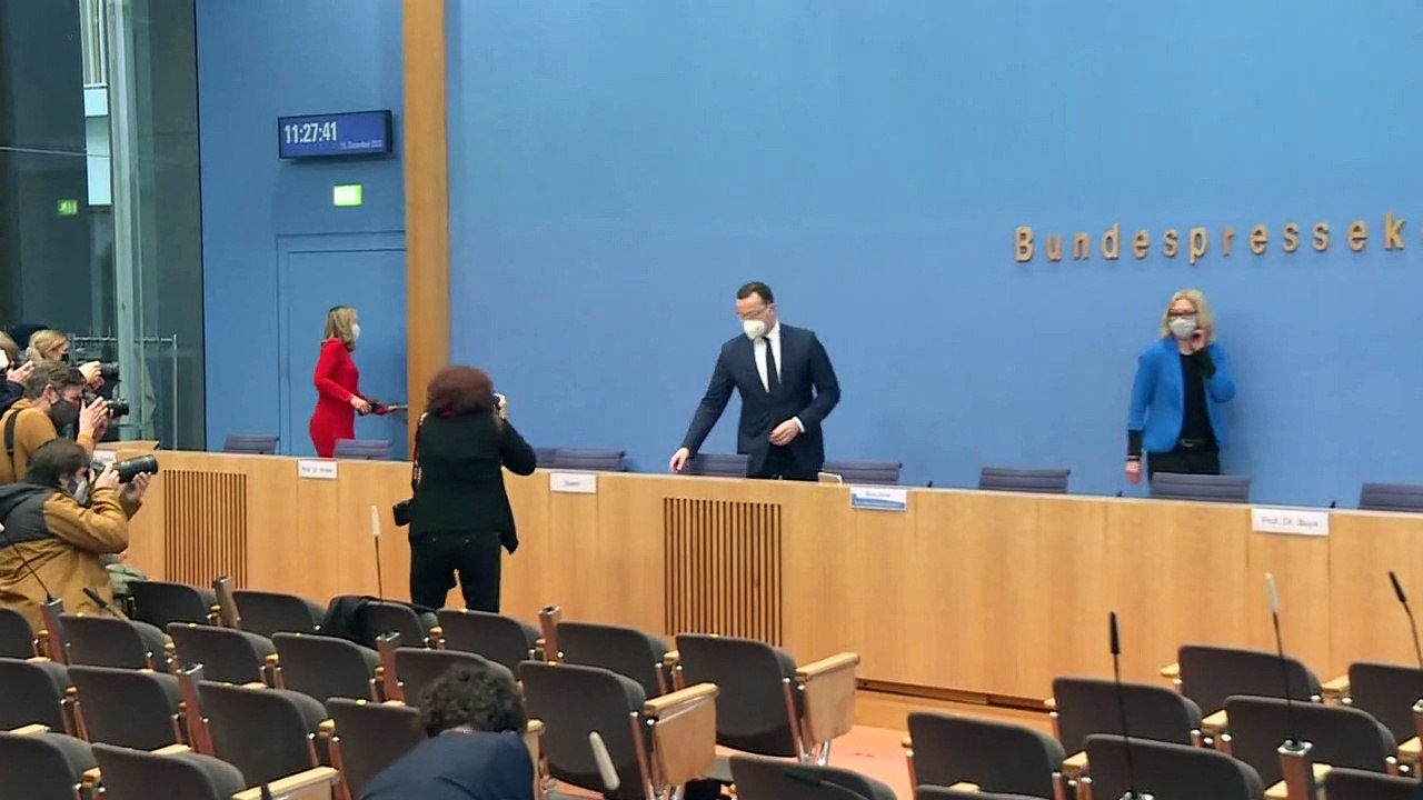 La Agencia Europea del Medicamento podría decidir el lunes si autoriza la vacuna contra la COVID-19