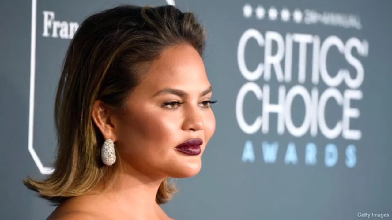 Chrissy Teigen verteidigt ihre Posts nach Fehlgeburt