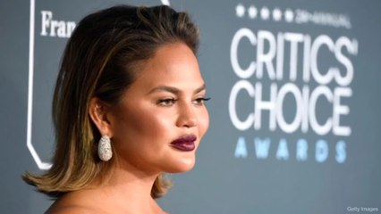 Chrissy Teigen verteidigt ihre Posts nach Fehlgeburt