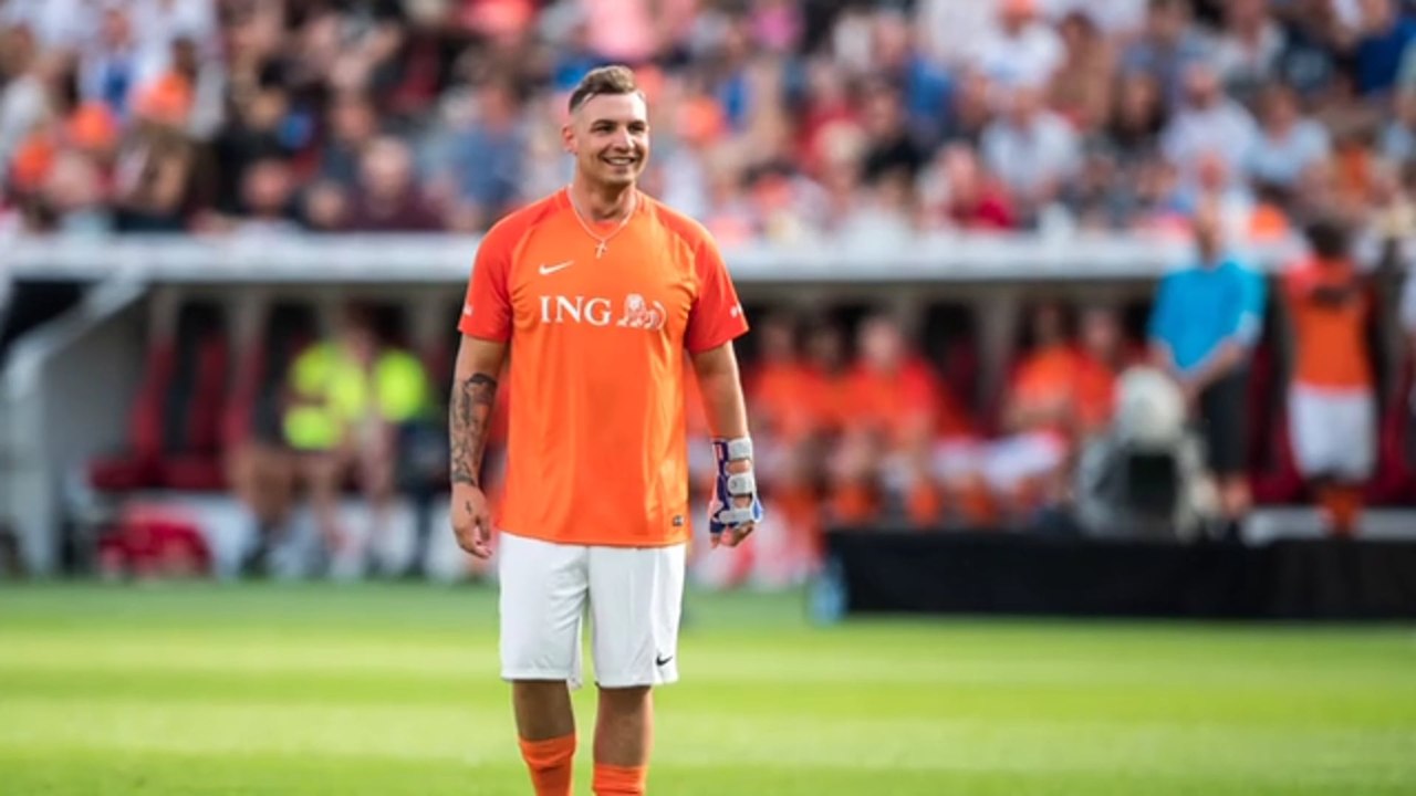 Pietro Lombardi ohne Kappe: So sieht der Sänger oben ohne aus