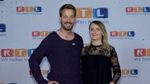 Anna Heiser mit neuer Frisur und im schicken blauen Kleid: So modisch sieht man sie selten