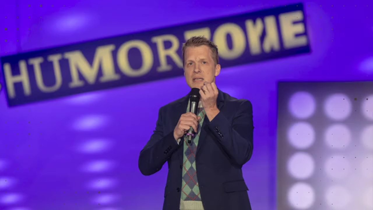 Oliver Pocher knüpft sich wieder Sarah Harrison vor