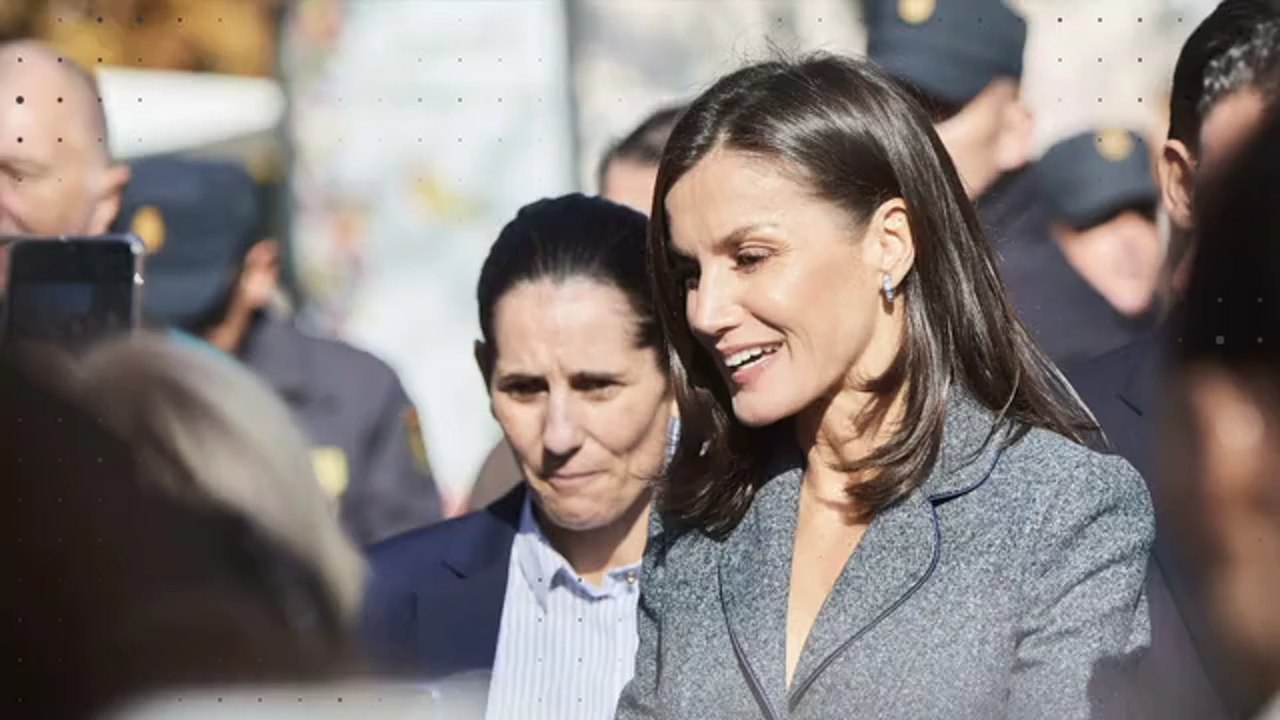 Graues Outfit, graue Strähnen: Königin Letizia steht zu ihrer Haarfarbe