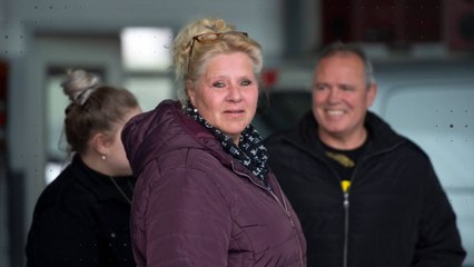 Die Wollnys setzen Zeichen: Silvia im Schutzanzug und Maske