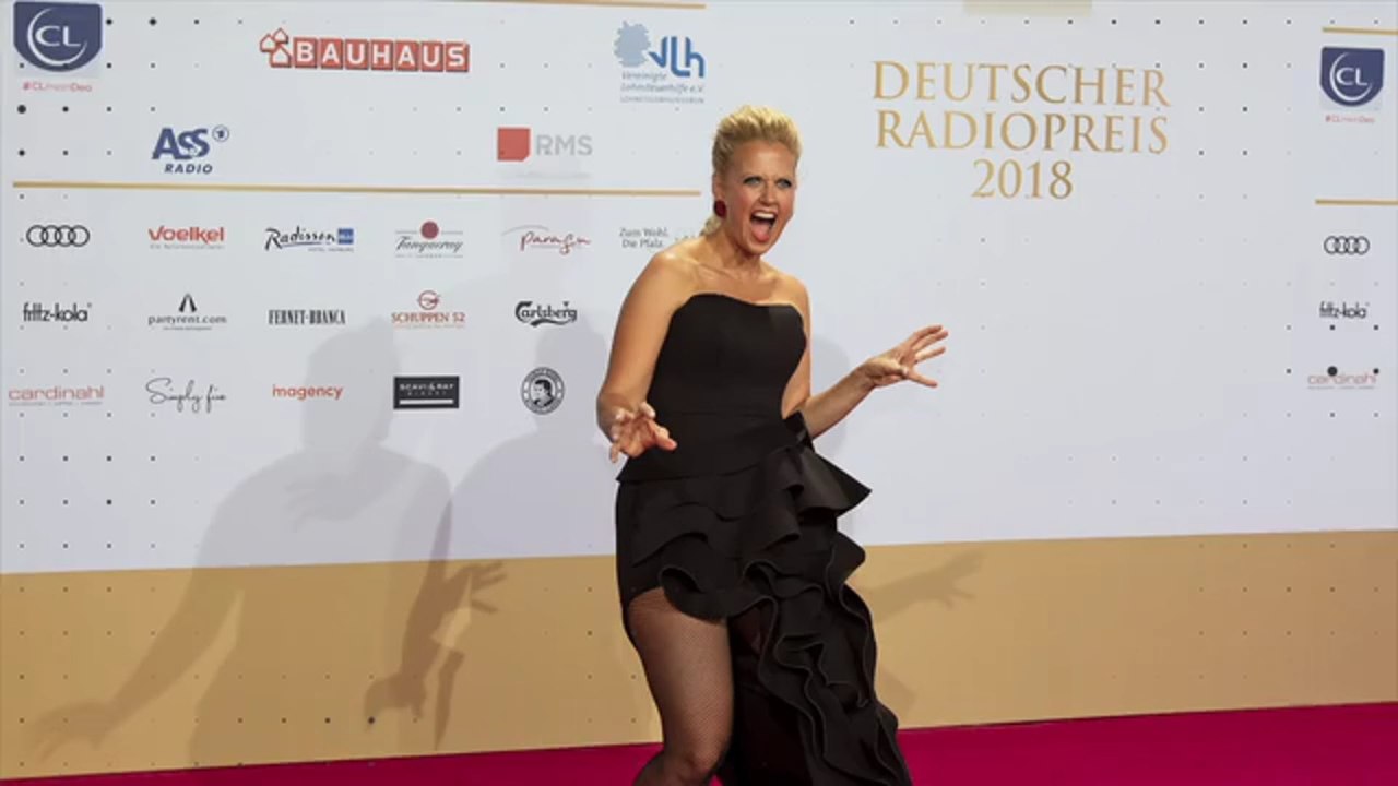 Barbara Schöneberger grüßt mit freizügigem Badewannen-Foto an Neujahr