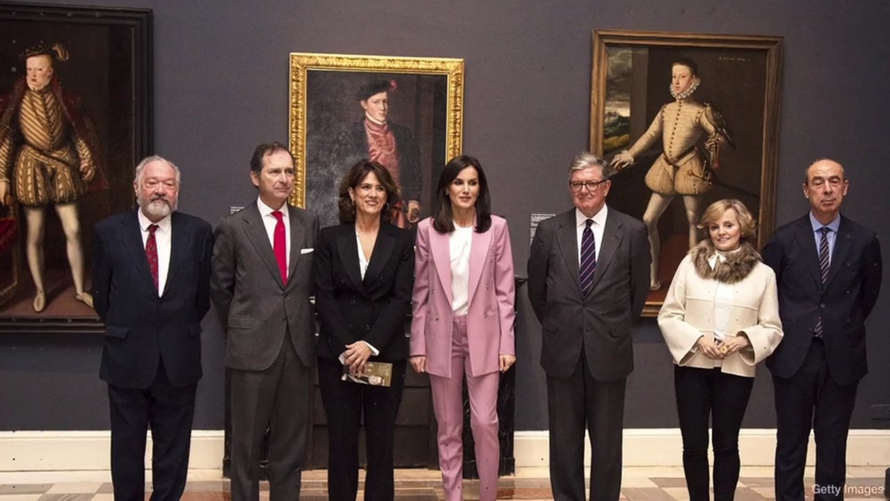 Letizia und Victoria im rosafarbenen Hosenanzug – wem steht er besser?